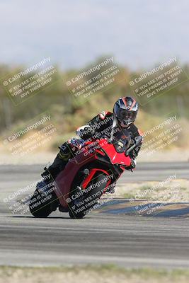 media/Oct-13-2025-Moto Forza (Mon) [[a66d839500]]/3-B Group/Session 3 Turn 2/